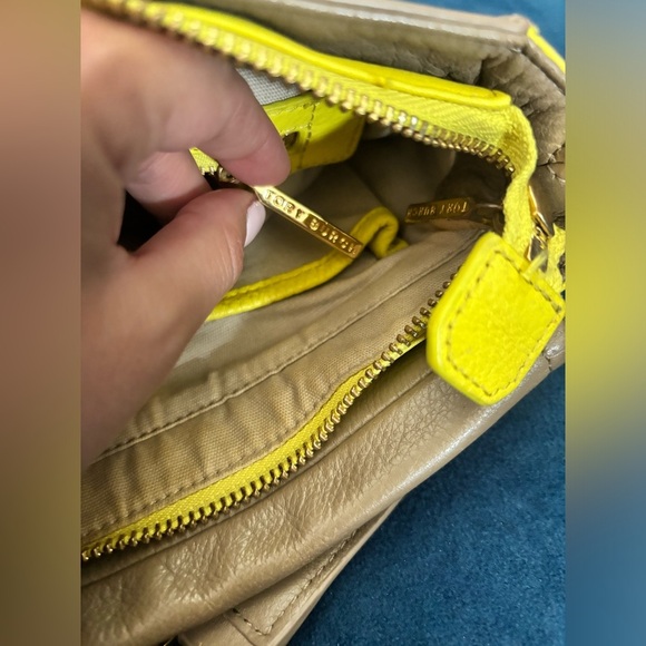 Tory Burch Rachel Envelope Grey Neon Yellow Crossbody Bag - Picture 13 of 14